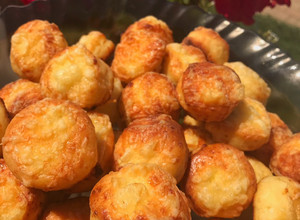 Napokig omlós és puha túrós pogácsa recept fotója