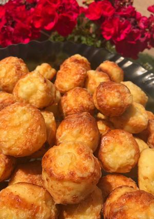 Napokig omlós és puha túrós pogácsa recept fotója