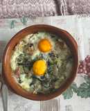 Acelgas empiñonadas con huevos estrellados