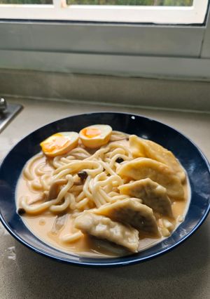 Una foto de Sopa de Gyozas