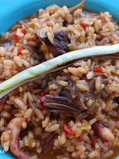 Una foto de Arroz meloso de patas de cananas y costillas