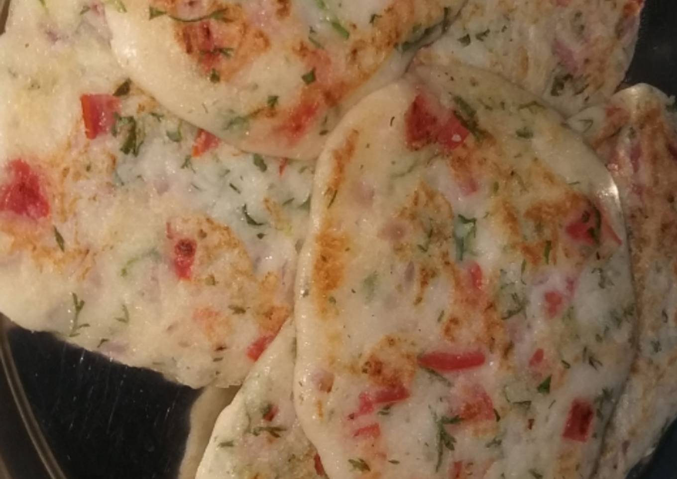 Healthy semolina uttapam