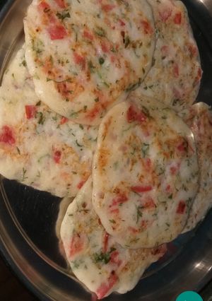 A picture of Healthy semolina uttapam.
