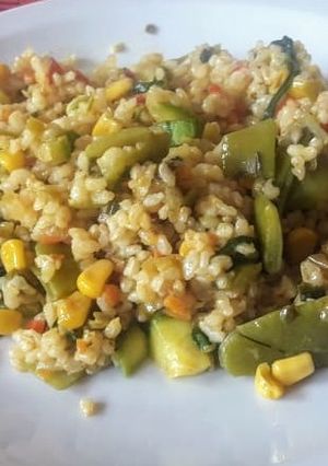Una foto de Arroz yamaní con verduras