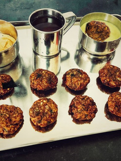 பச்சை பயறு வடை(pacchai payiru vadai recipe in tamil) செய்முறை முக்கிய புகைப்படம்