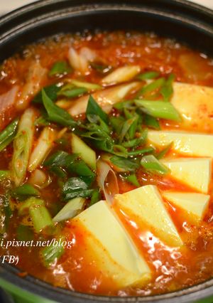 豬肉泡菜湯, 돼지고기김치찌개 的食譜成品照片