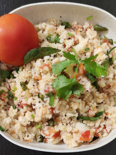 தக்காளி இட்லி உப்புமா (Tomato Idly Upma) (Thakkali idli upma recipe in tamil) செய்முறை முக்கிய புகைப்படம்