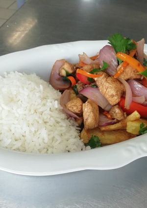 Una foto de Pollo salteado