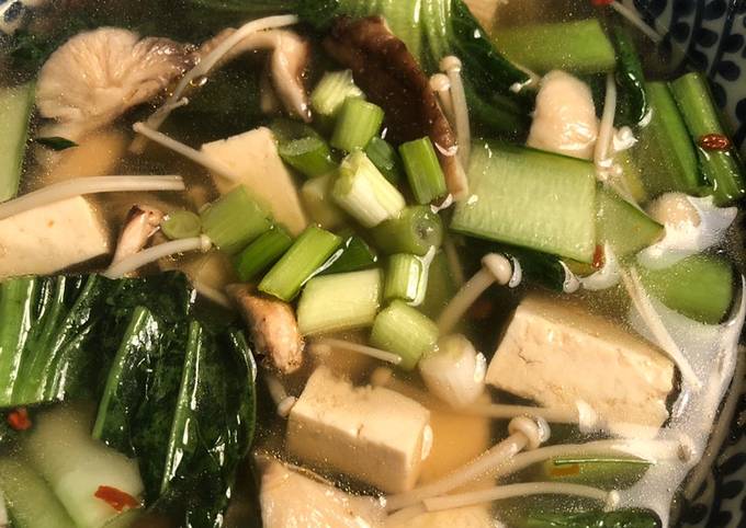 Noodle soup with mushrooms and greens - vegan