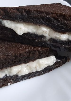 A picture of Oreo sandwich cake.