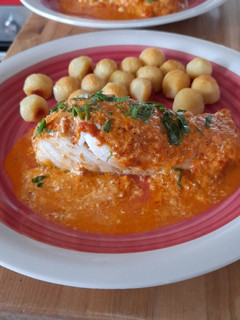 Una foto de Congrio en salsa de pimiento
