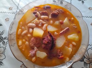 Una foto de Fabada Asturiana (a mi manera)