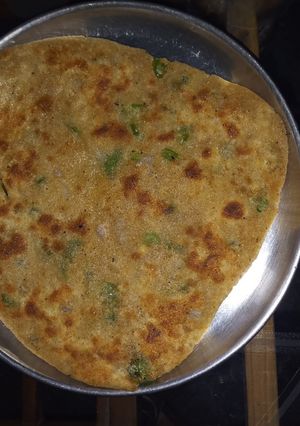 A picture of Onion Chilli paratha.