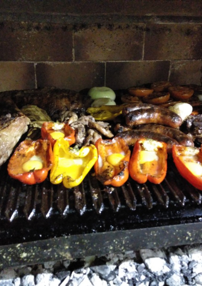 Una foto de Asado y verduras a la parrilla