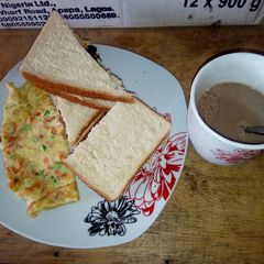 A picture of Fried Eggs,bread and Choco.