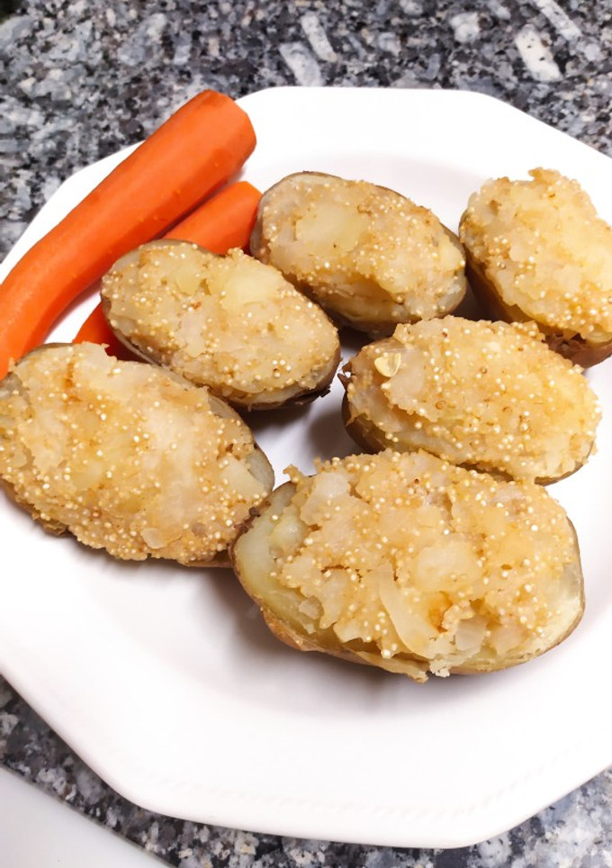 Una foto de Patatas hervidas rellenas de quinoa!!