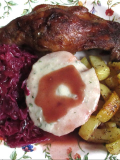 Sült libacomb birsalmás lila káposztával recept fotója