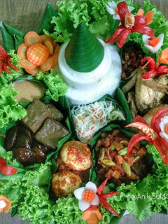 Foto resep Tumpeng Nasi Uduk Komplit