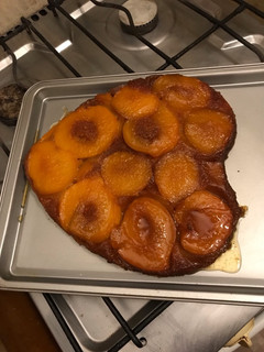 Una foto de Torta invertida de manzana