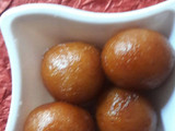 आलू के गुलाब जामुन (Aaloo ke gulab jamun recipe in hindi)