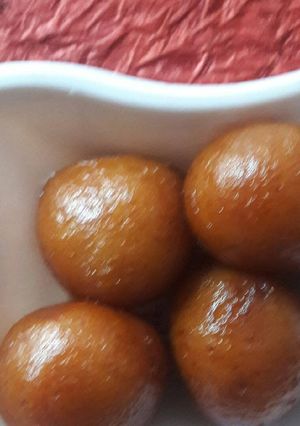 आलू के गुलाब जामुन (Aaloo ke gulab jamun recipe in hindi) रेसिपी मुख्य फोटो