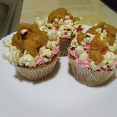 Cupcakes with popcorn n caramel#mykidsfavoritecontest A picture of Cupcakes with popcorn n caramel#mykidsfavoritecontest.