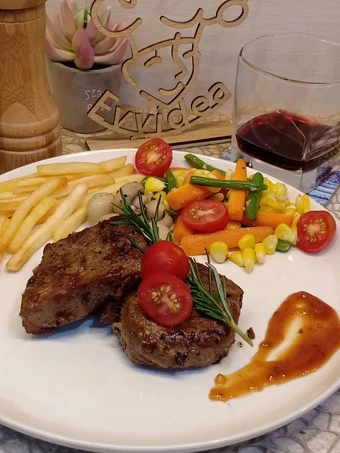 Cara Mudah Membuat Resep Steak Home Made yang Uenak Anti Ribet, Mantap