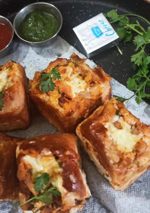 A picture of Cheesy stuff buns.