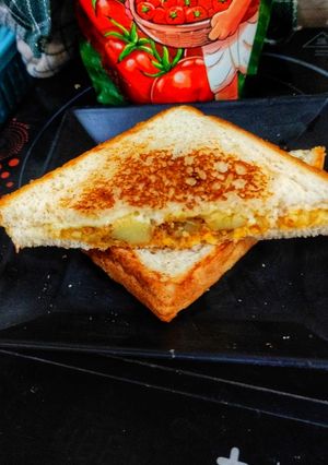 A picture of Cheese Potato Sandwich.