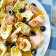 Ensalada de naranja con alcachofas, ventresca de atún y ajos fritos