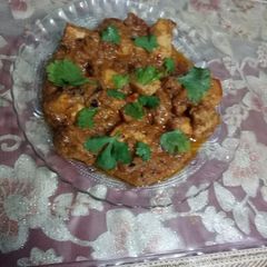A picture of Paneer boti masala.