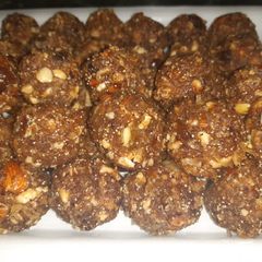 A picture of Coconut ladoo.