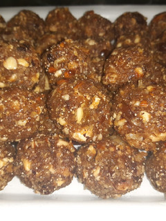 A picture of Coconut ladoo.