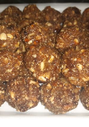 A picture of Coconut ladoo.