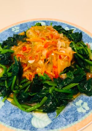 Una foto de Escabeche de Hoki salteado con ají al wok Japonés SHIROMIZAKANA-NO-NANBAN-ITAME🇺🇾🇯🇵白身魚の南蛮炒め
