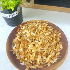 A picture of Crunchy coconut flakes.