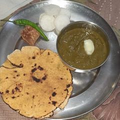 A picture of Sarson Saag.