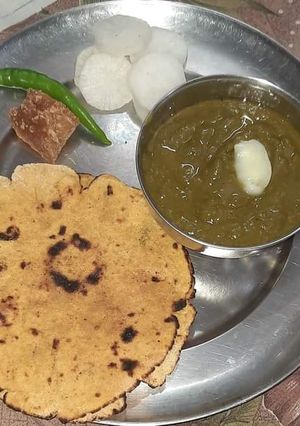 A picture of Sarson Saag.