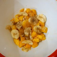 A picture of Mango and banana chat🥭🍌🥭🍌.