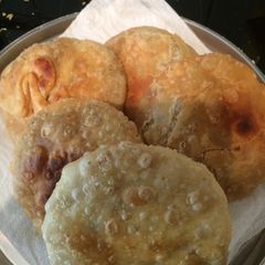 A picture of Onion kachori.