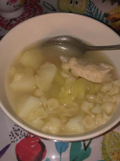 Una foto de Sopa de pollo con fideos