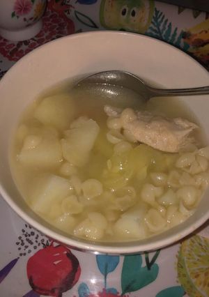 Una foto de Sopa de pollo con fideos