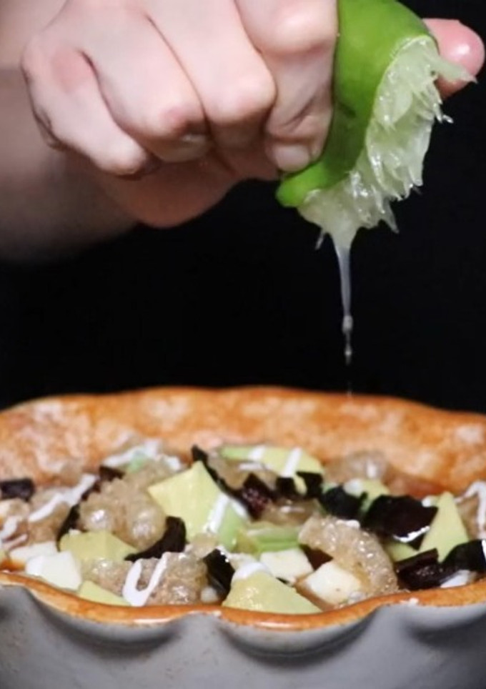 Una foto de Sopa azteca / Sopa de tortilla