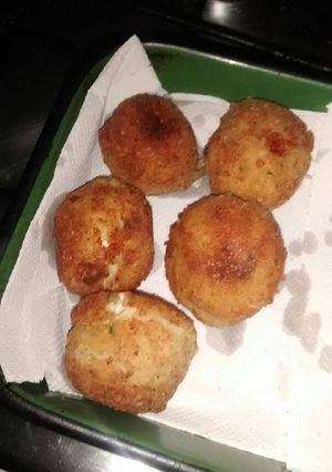 Una foto de Bombitas de papa con jamón y queso