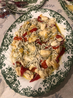Una foto de Cocochas de Bacalao con Pimientos del Piquillo y Gulas
