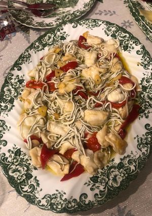 Una foto de Cocochas de Bacalao con Pimientos del Piquillo y Gulas