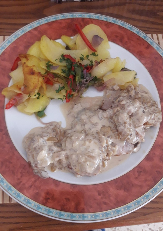 Una foto de Solomillo de cerdo a la crema de champiñones