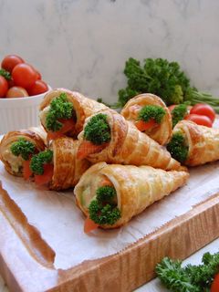 Foto resep Cumcum isi ragout ayam / chicken ragout horn pastry