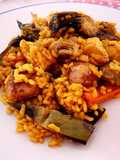 Arroz con pollo, mini-albóndigas y alcachofas