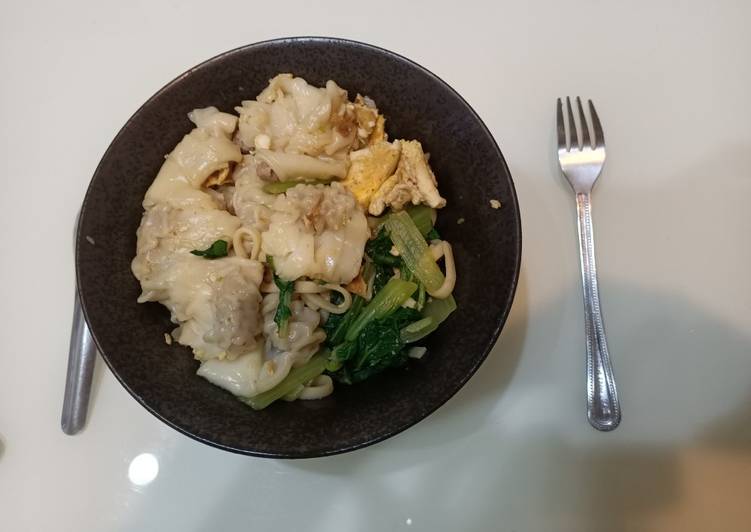 餛飩蔬菜蛋炒麵